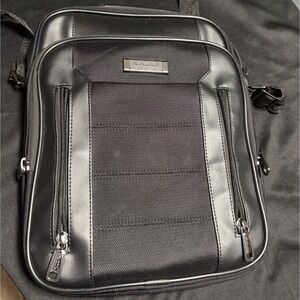 Kenneth Cole Reaction Black Tablet/Travel Crossbody Organizer Messenger Bag EUC